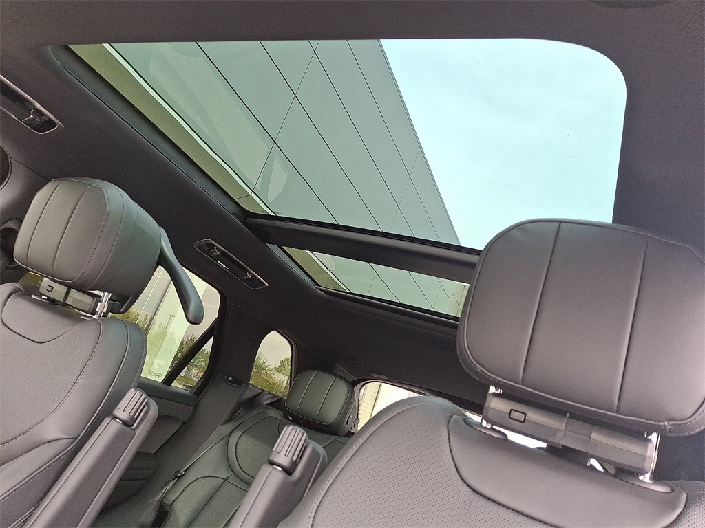 2025 Land Rover Range Rover Sport SE photo 11