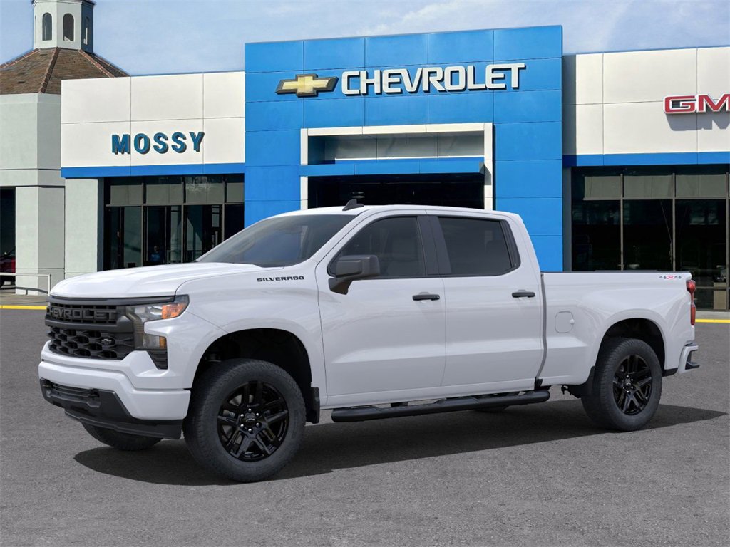2025 Chevrolet Silverado 1500 Custom photo 2