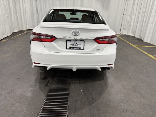 2021 Toyota Camry SE photo 4