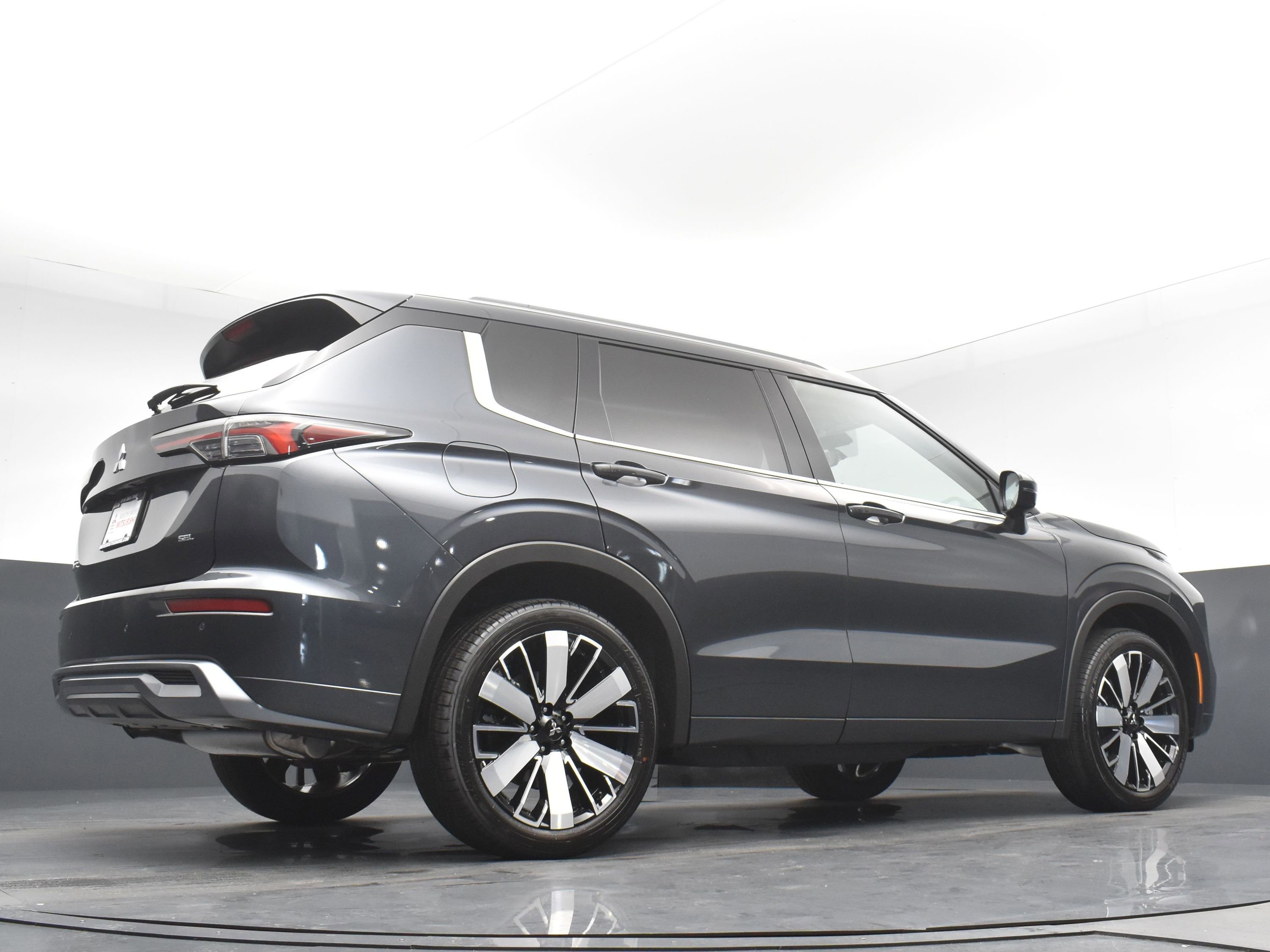 2025 Mitsubishi Outlander SEL photo 25