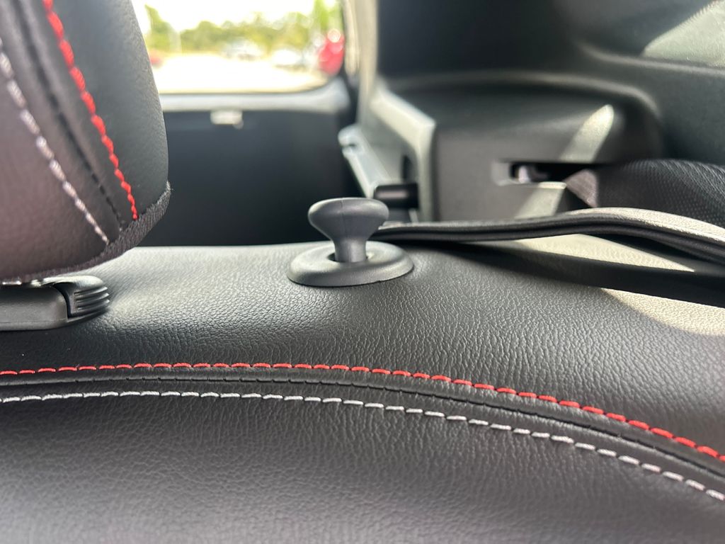 2026 Nissan Kicks SR photo 18
