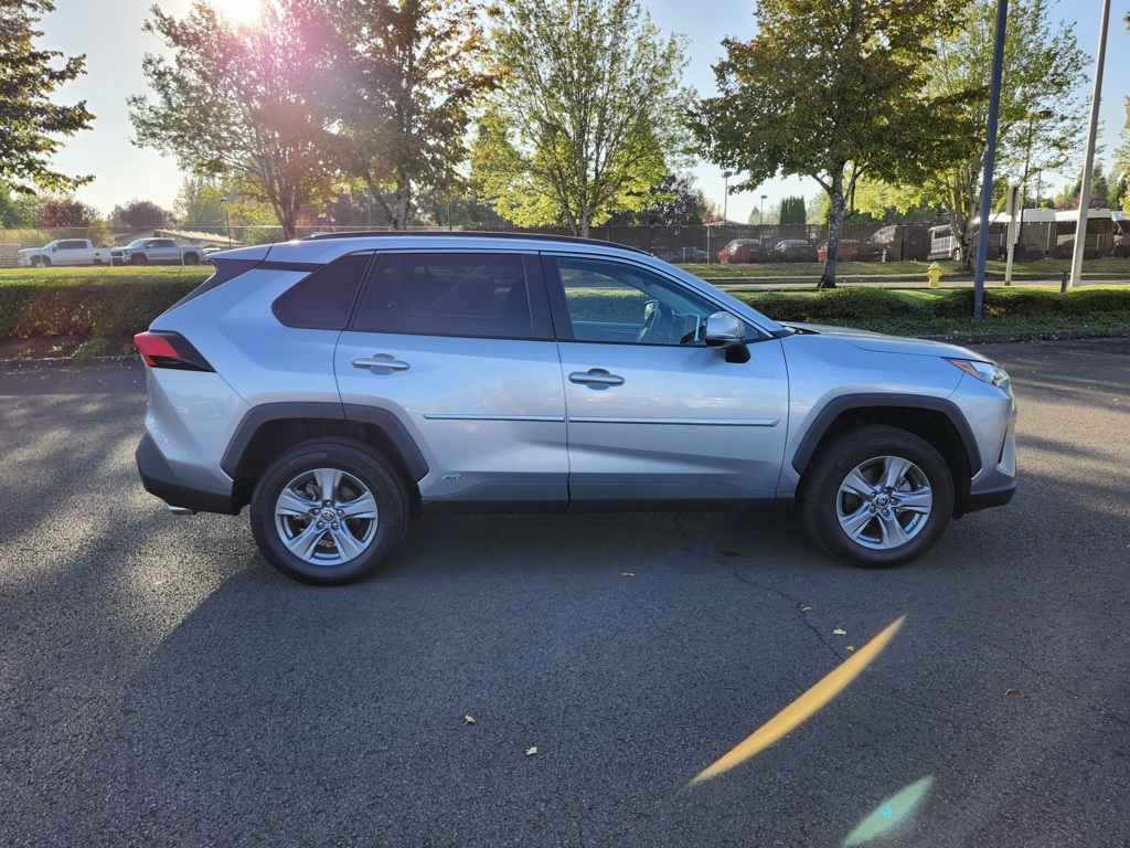 2023 Toyota RAV4 Hybrid LE photo 7