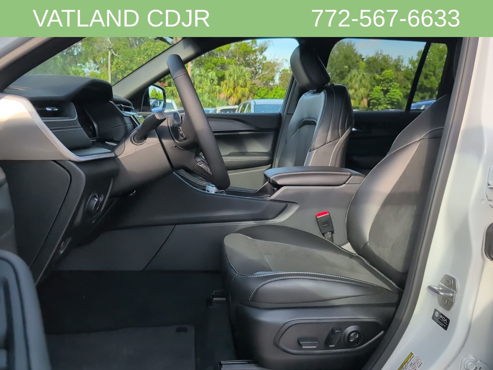 2025 Jeep Grand Cherokee Laredo Altitude photo 28