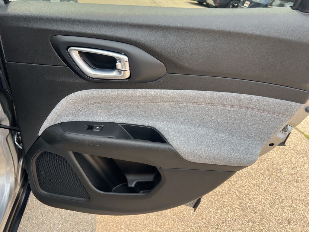 2022 Jeep Compass Latitude Lux photo 15