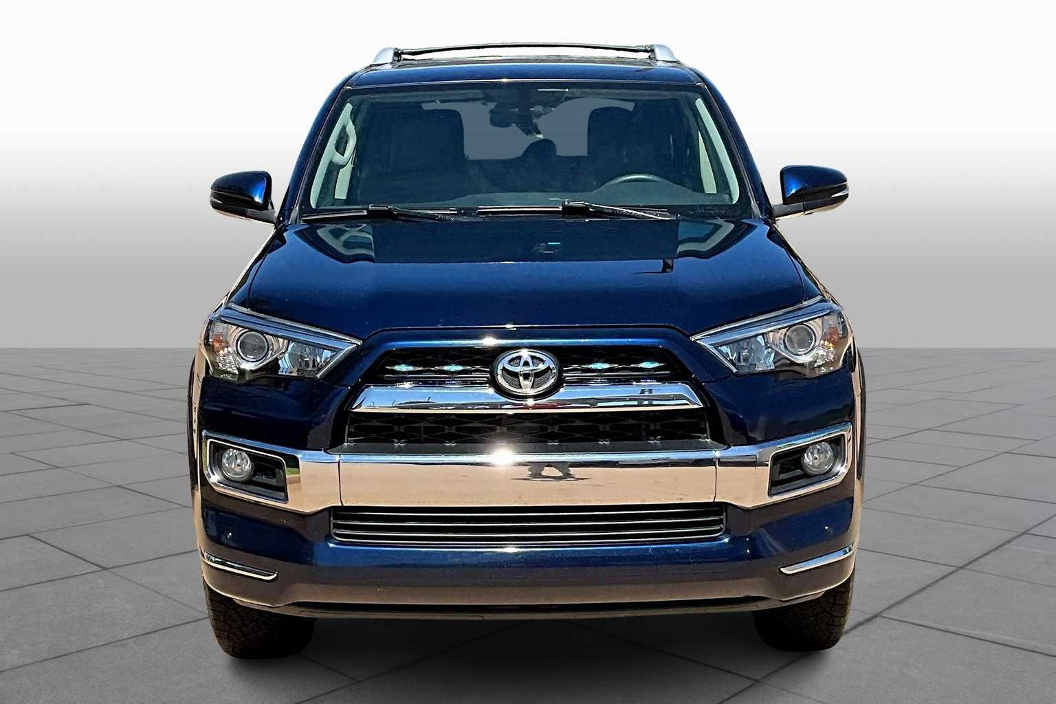 2016 Toyota 4Runner Limited photo 3
