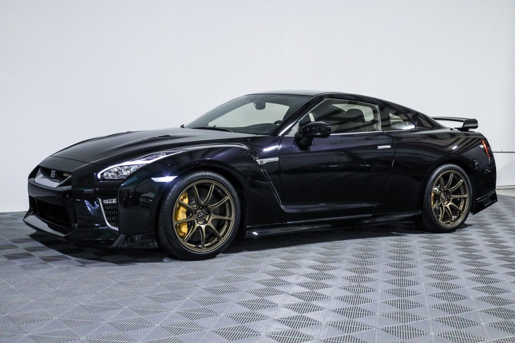 2021 Nissan GT-R Premium photo 16