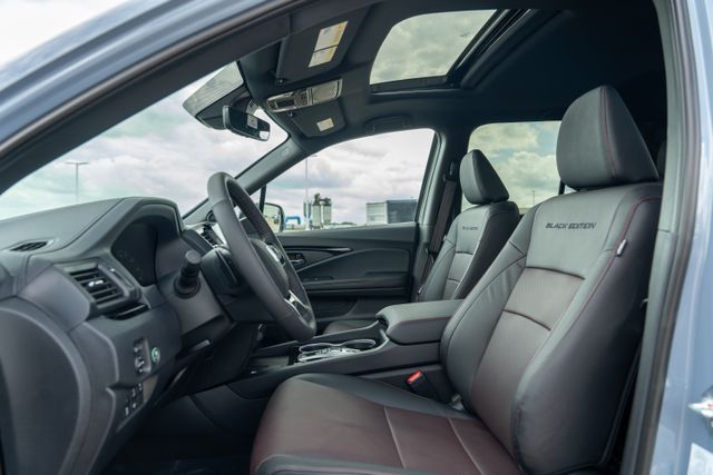 2026 Honda Ridgeline Black Edition photo 14