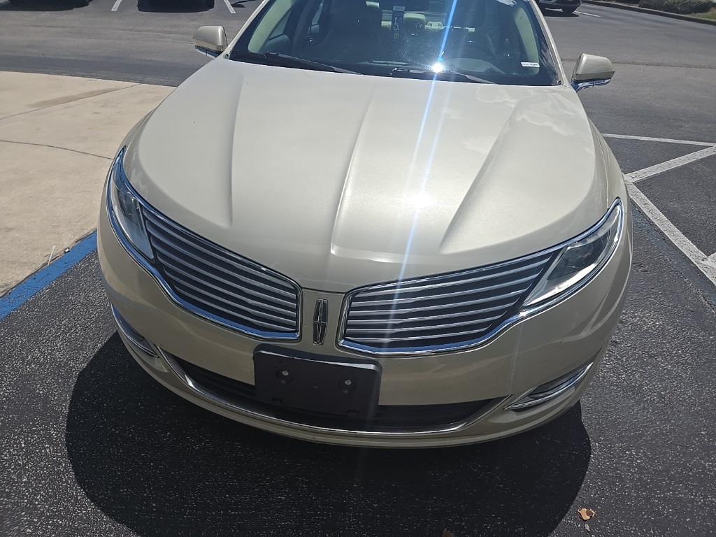 2015 Lincoln MKZ Base photo 2