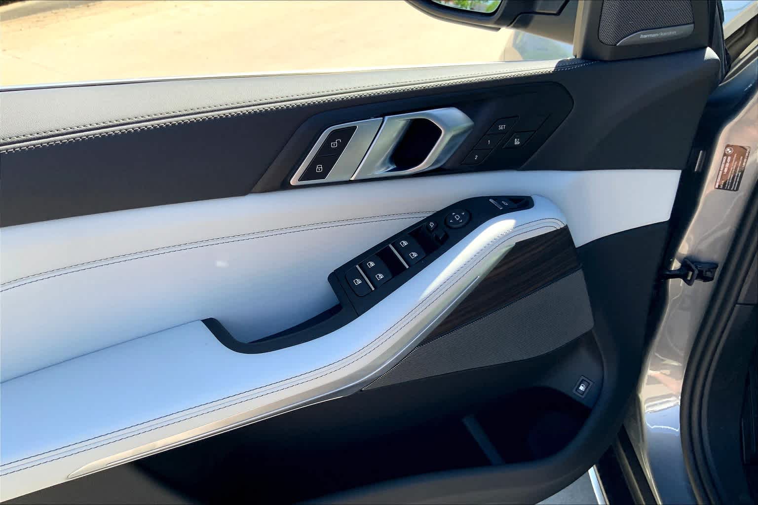 New 2025 Skyscraper Grey Metallic BMW xDrive50e image 20