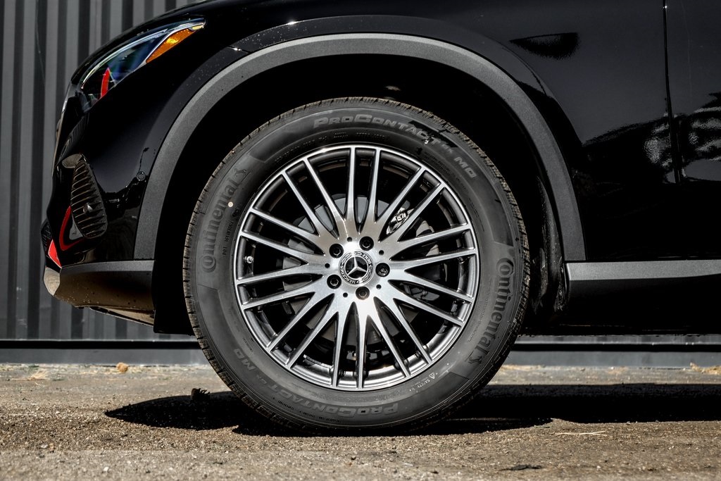 2025 Mercedes Benz GLC 300 4MATIC photo 3