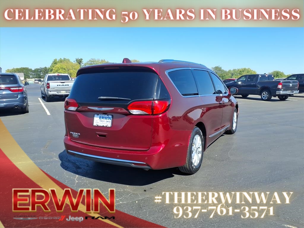 2018 Chrysler Pacifica Touring L photo 3