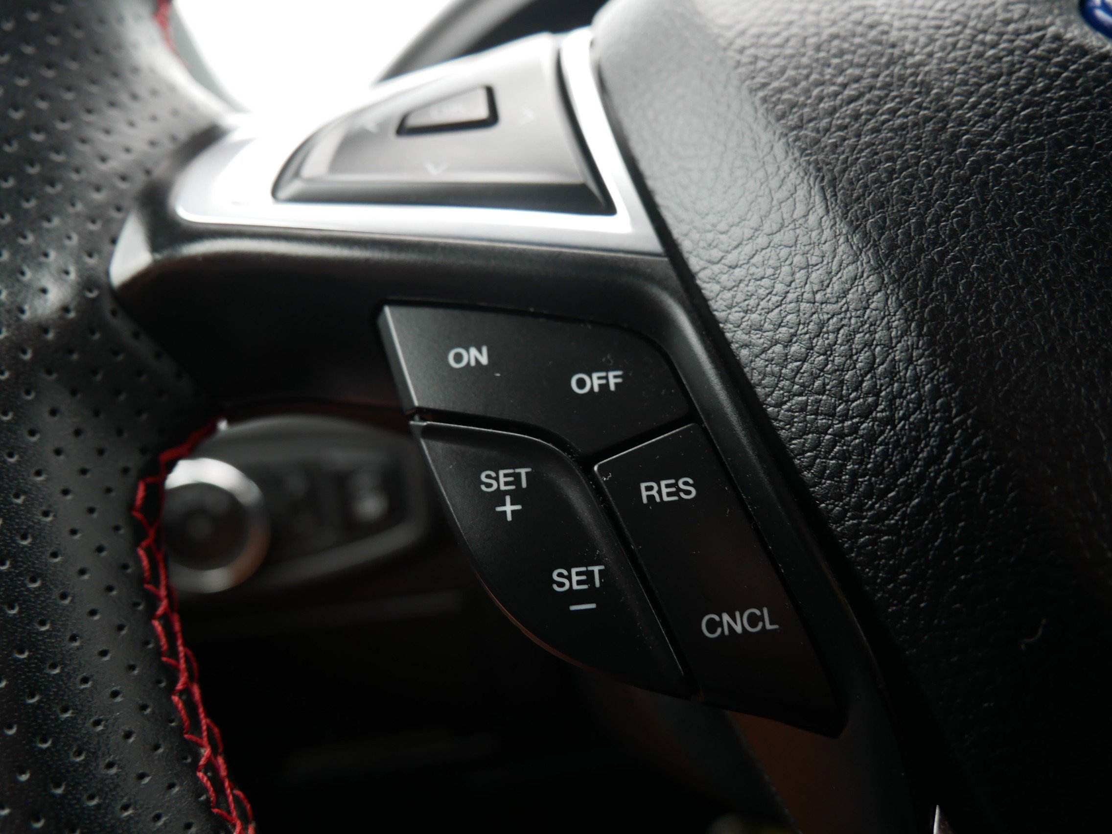 2024 Ford Edge ST-Line photo 24