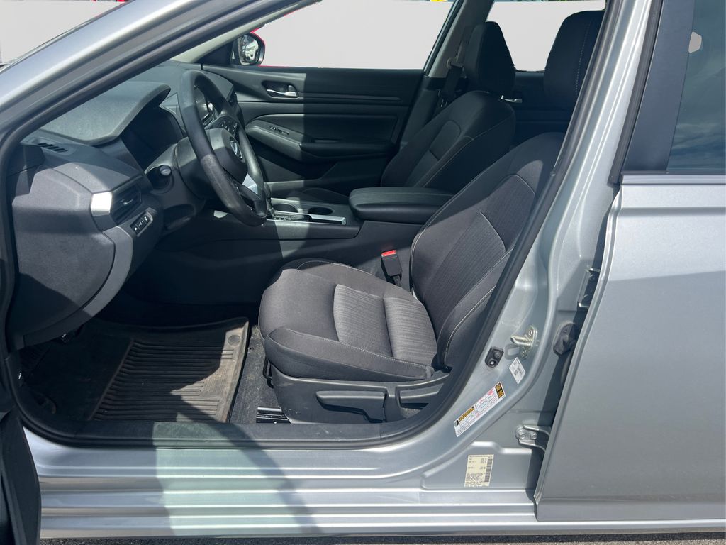 2022 Nissan Altima 2.5 S photo 9