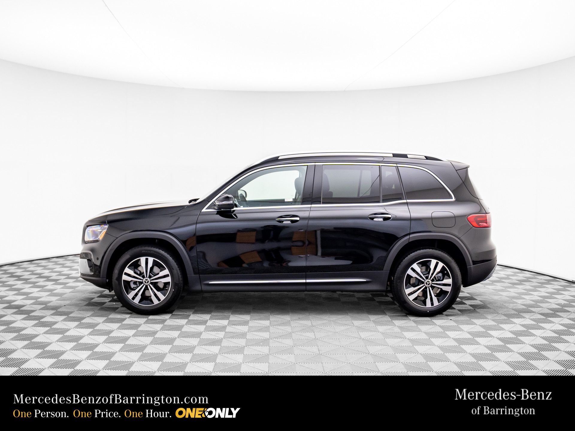 2025 Mercedes Benz GLB 250 4MATIC photo 2