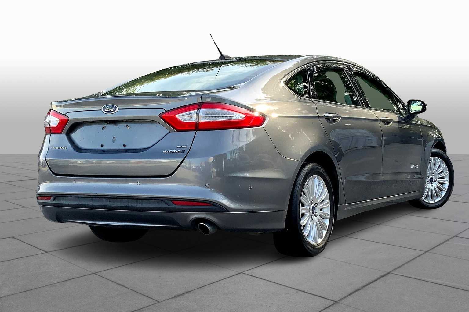 2014 Ford Fusion SE Hybrid photo 3