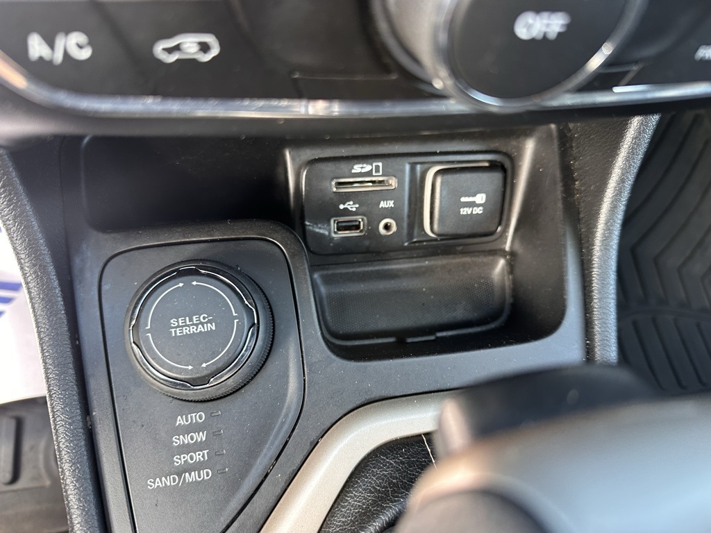 2017 Jeep Cherokee Sport photo 6