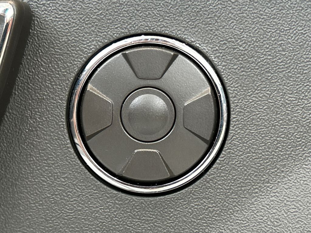 2024 Ford F-150 Platinum photo 21