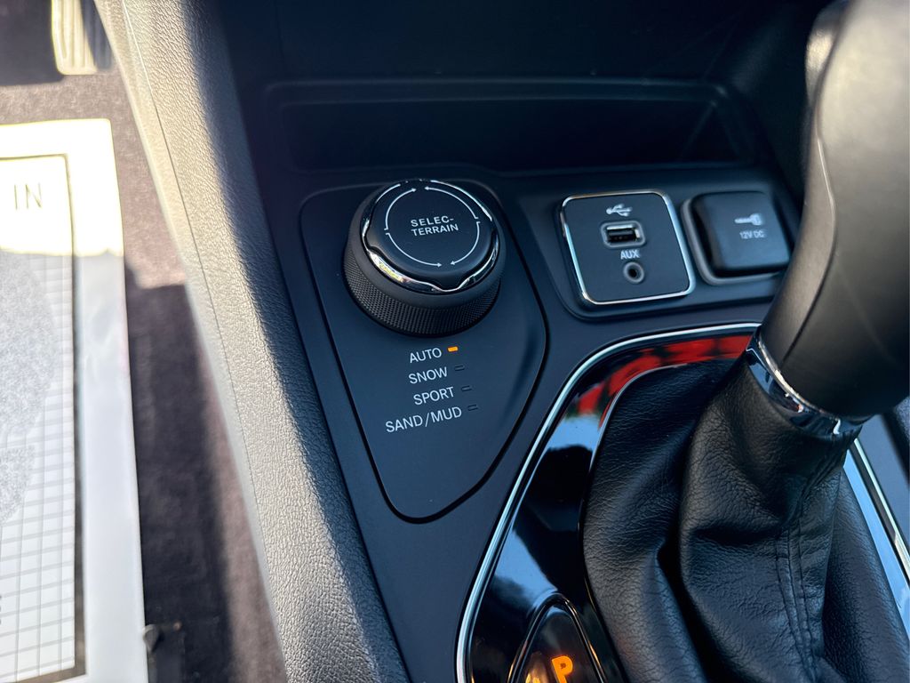 2019 Jeep Cherokee Limited photo 32