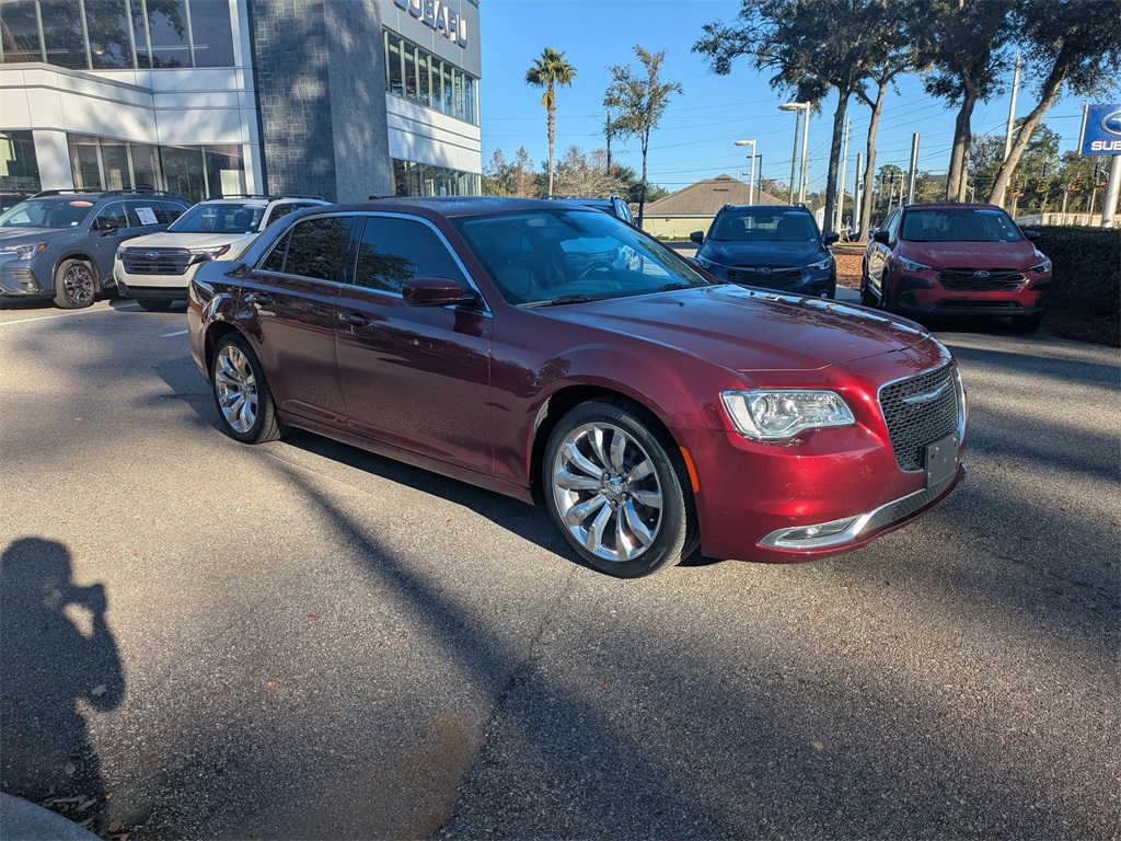 2018 Chrysler 300 Touring's photo