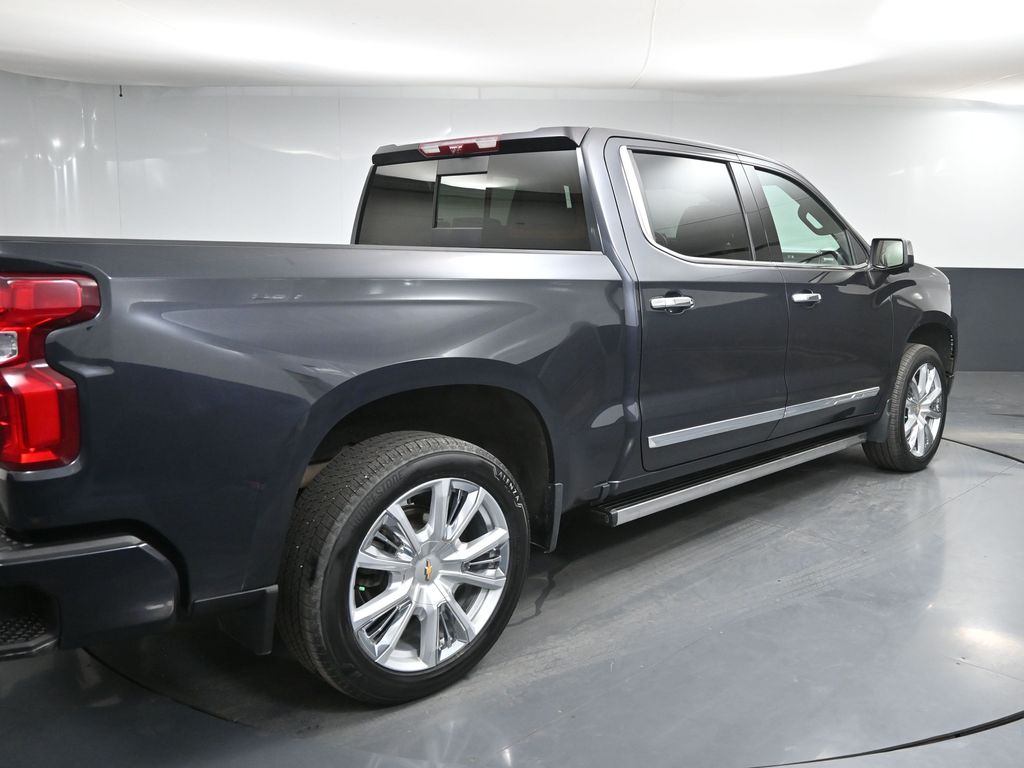 2024 Chevrolet Silverado 1500 High Country photo 3