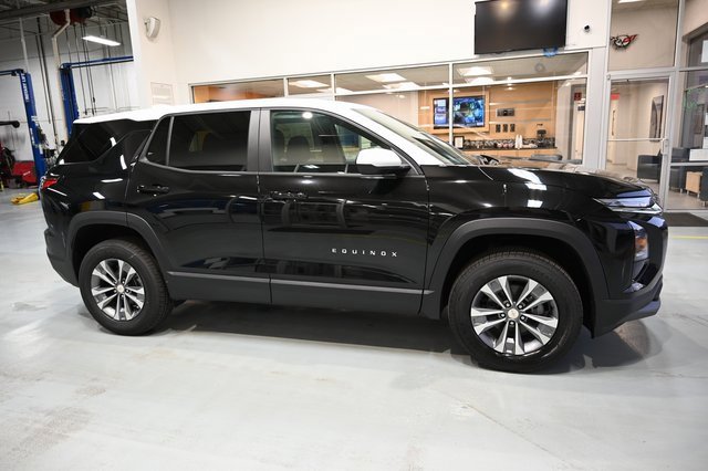 2026 Chevrolet Equinox LT photo 2