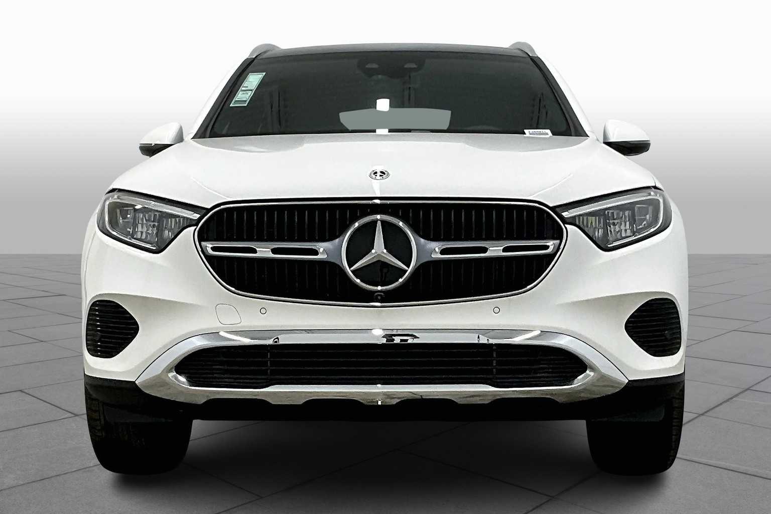 2025 Mercedes Benz GLC 300 photo 3