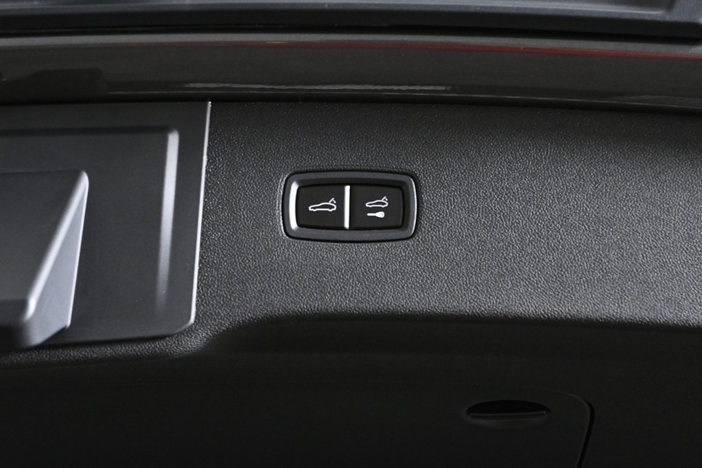 2025 Porsche Cayenne photo 32