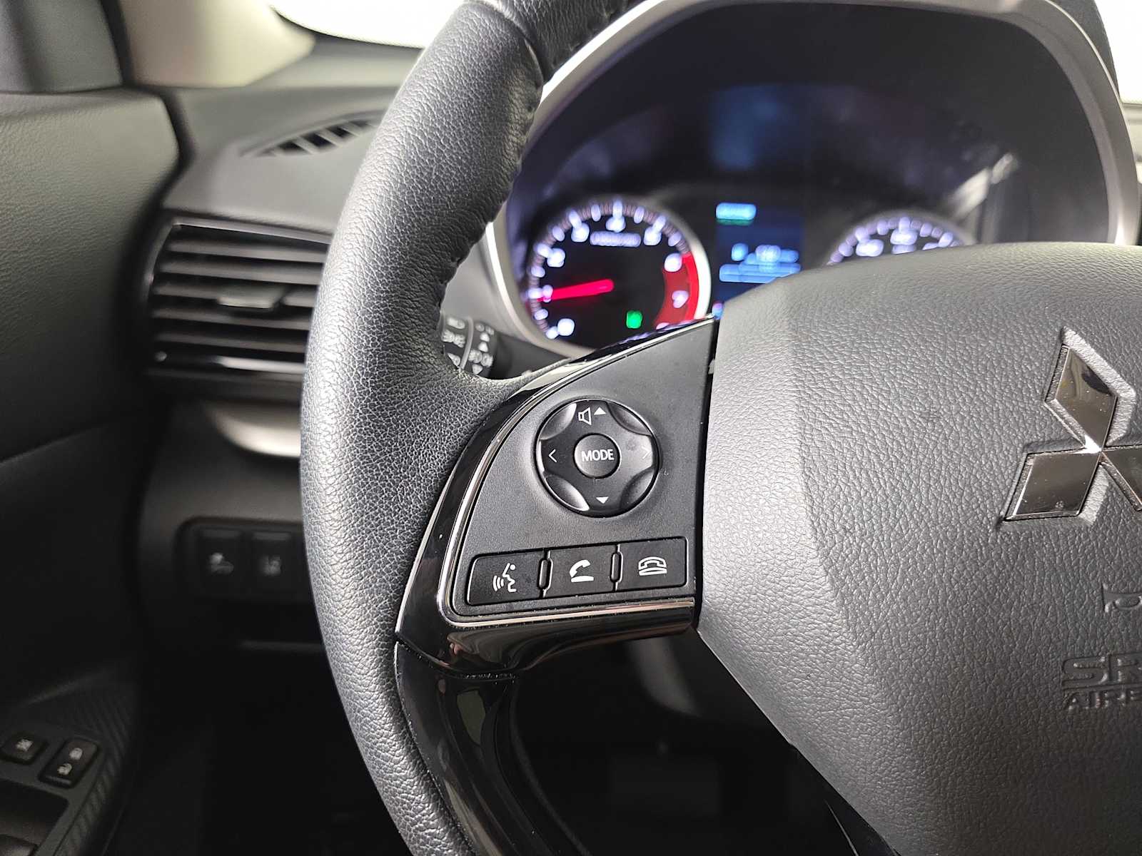 2025 Mitsubishi Eclipse Cross SE photo 21
