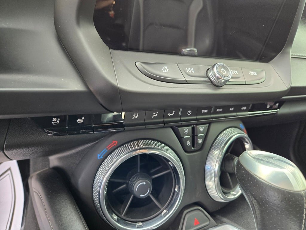 2016 Chevrolet Camaro 2SS photo 25