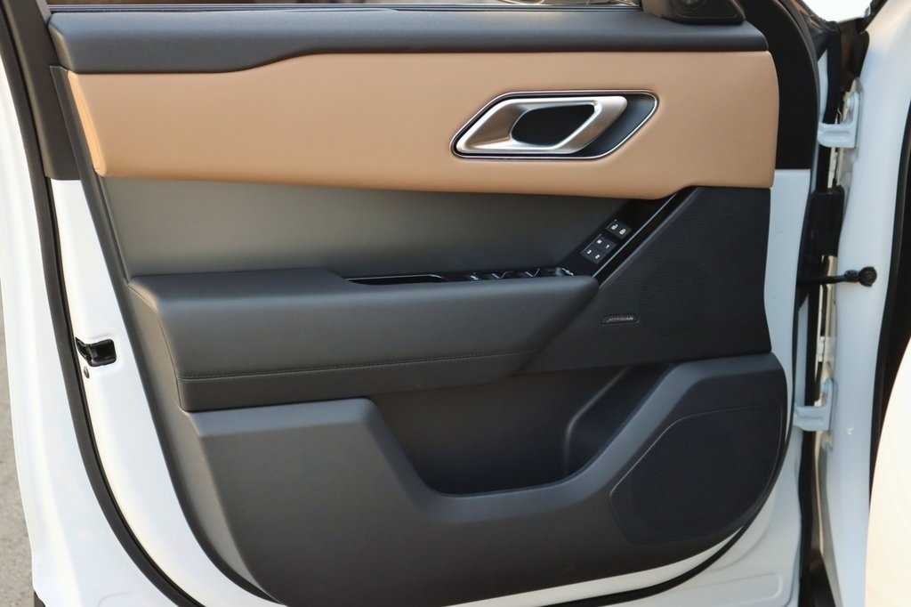 2025 Land Rover Range Rover Velar photo 9