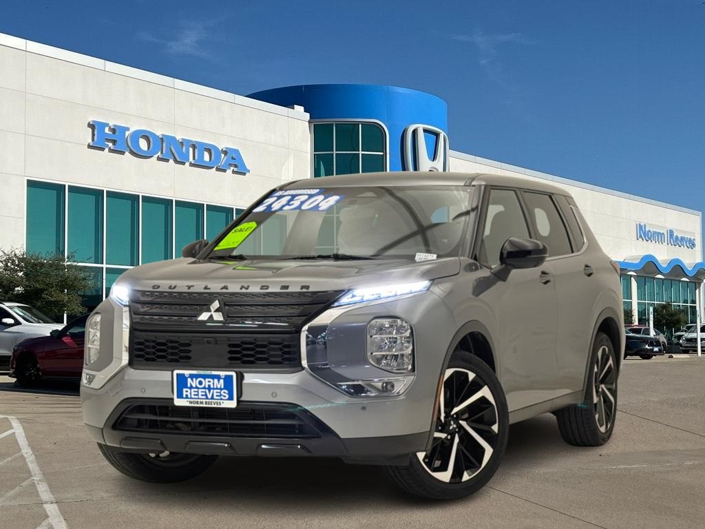 2023 Mitsubishi Outlander SE Black Edition's photo