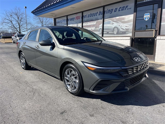 2024 Hyundai Elantra SEL's photo
