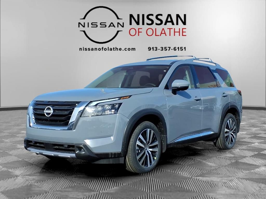 2025 Nissan Pathfinder Platinum's photo