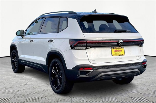 2025 Volkswagen Taos SE photo 3