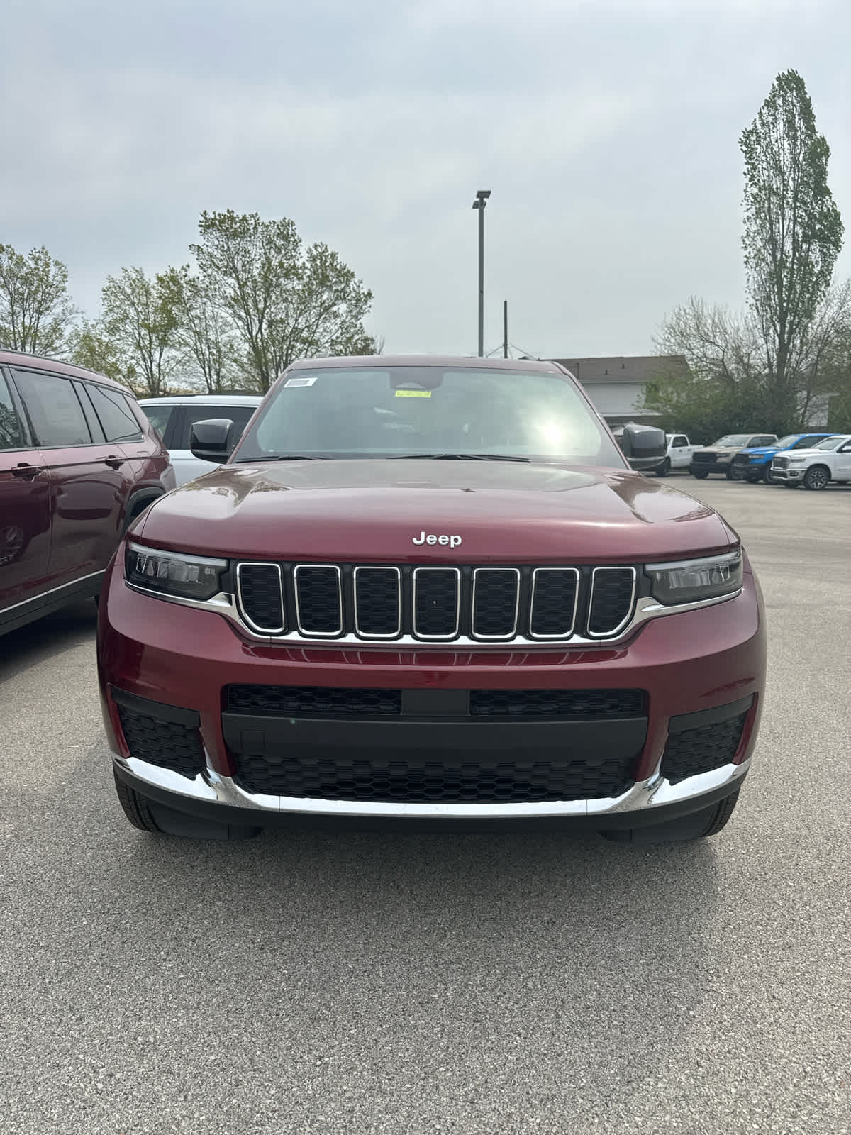 2025 Jeep Grand Cherokee Laredo X photo 2