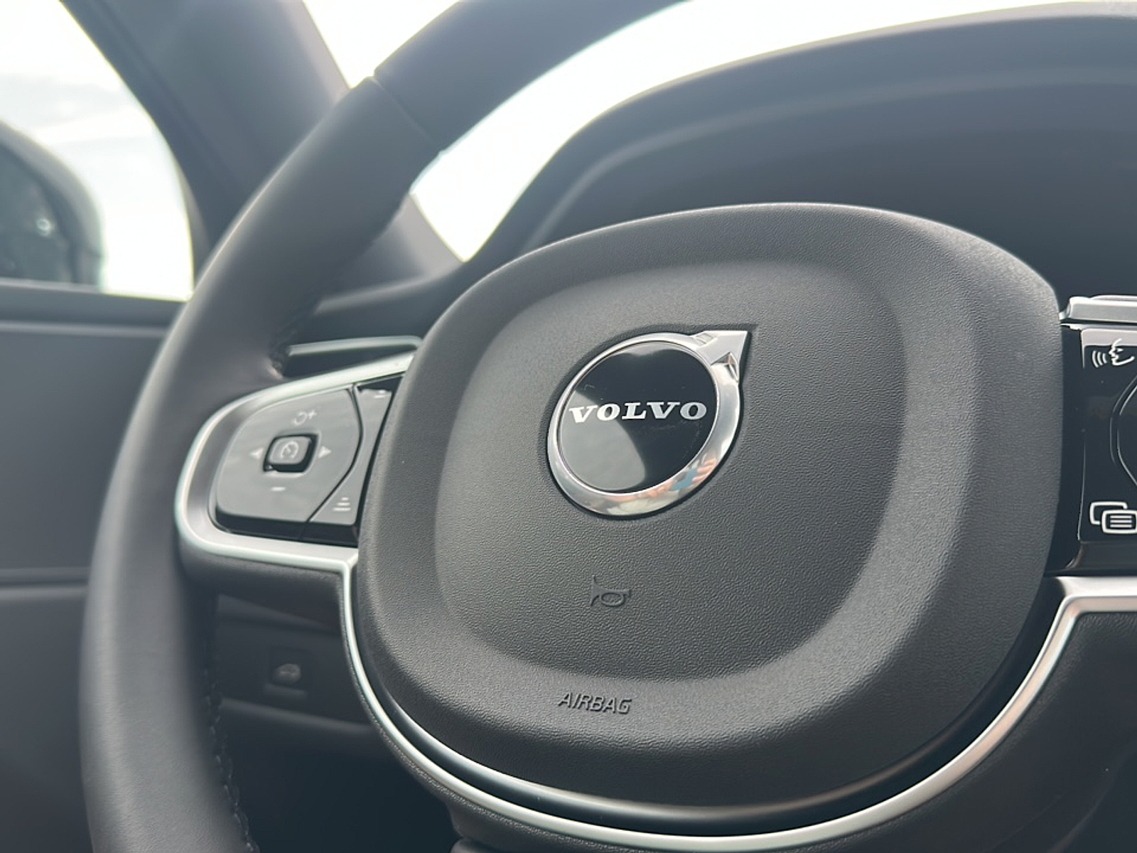 2026 Volvo XC60 B5 Plus photo 9