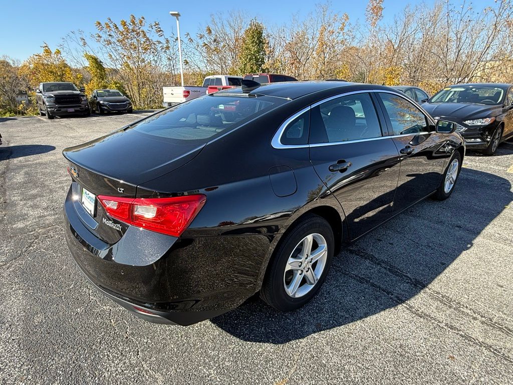 2024 Chevrolet Malibu 1LT photo 3