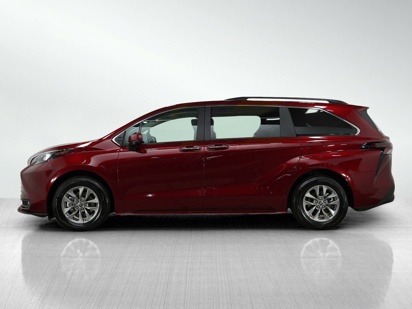 Used 2025 Toyota Sienna XLE with VIN 5TDJSKFC9SS185600 for sale in Bloomington, Minnesota