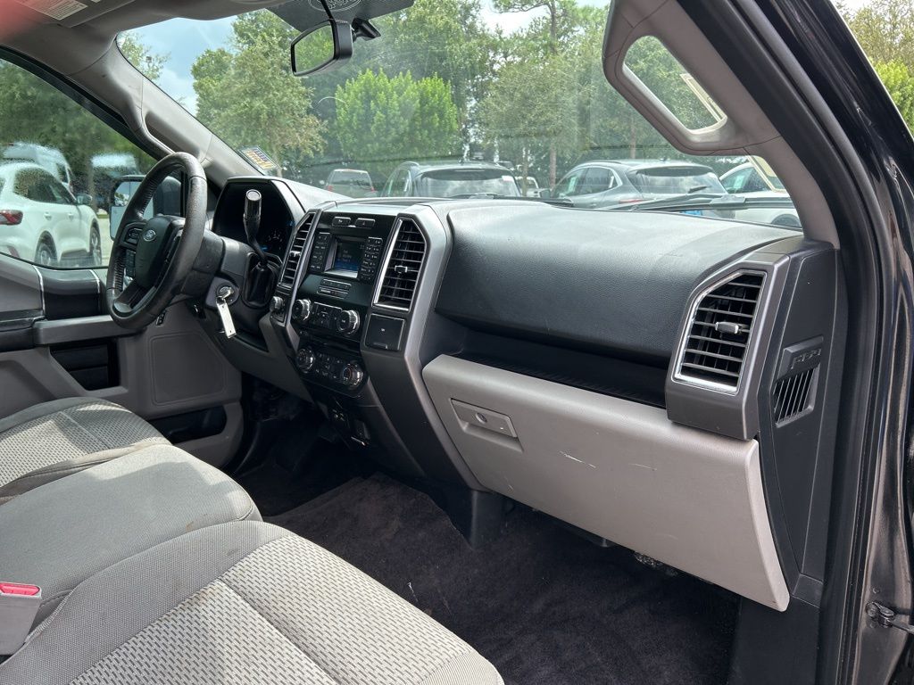 2015 Ford F-150 XLT photo 28