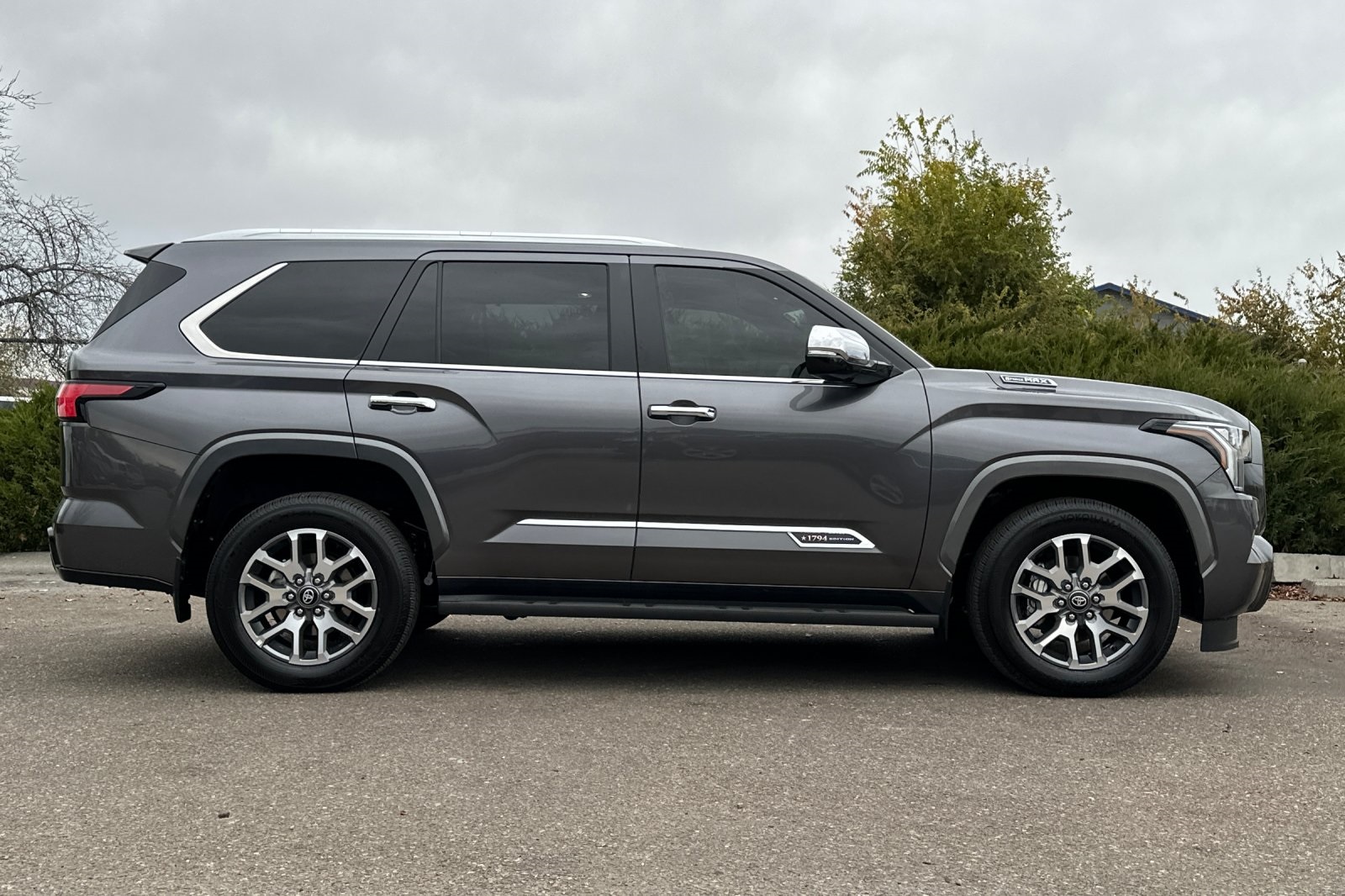 2025 Toyota Sequoia photo 3