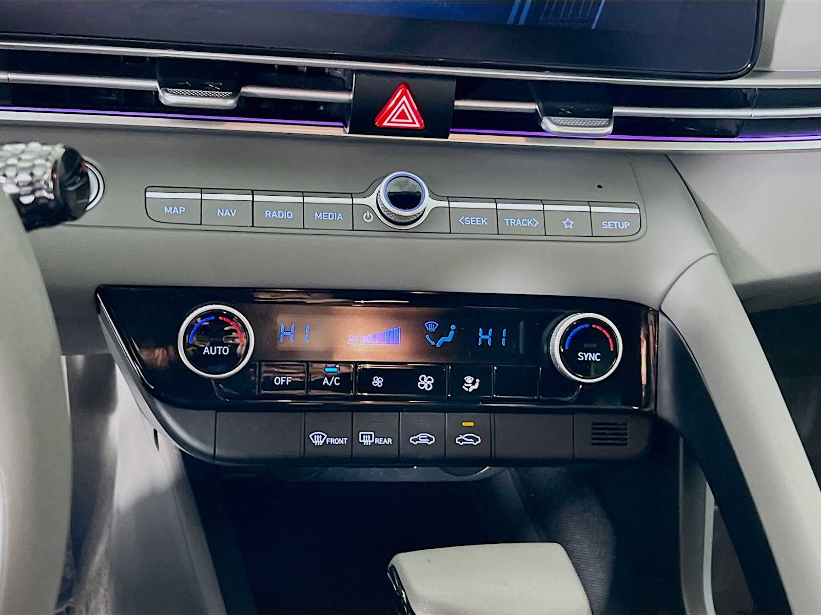 2024 Hyundai Elantra SEL photo 16