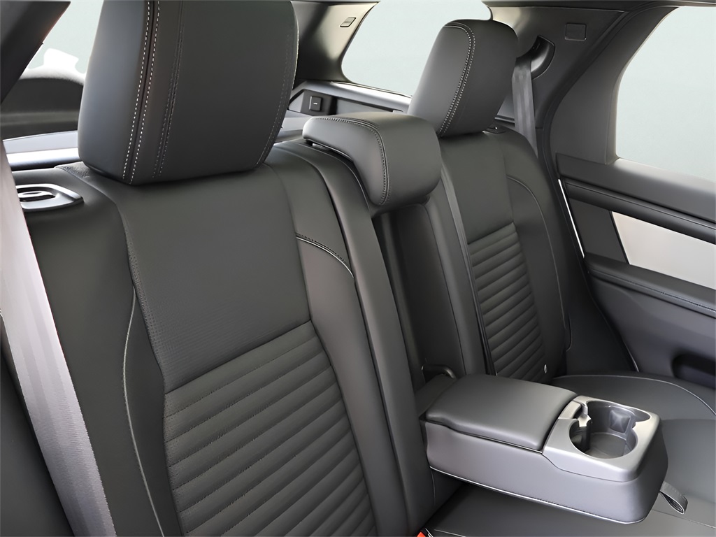 2025 Land Rover Discovery Sport SE photo 14