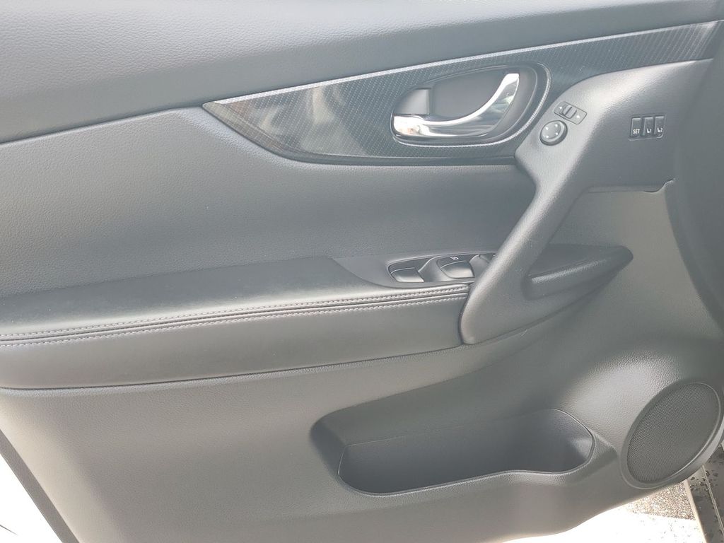 2019 Nissan Rogue SL photo 37
