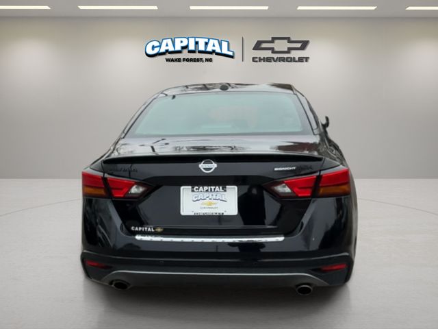 2022 Nissan Altima 2.5 SR photo 4