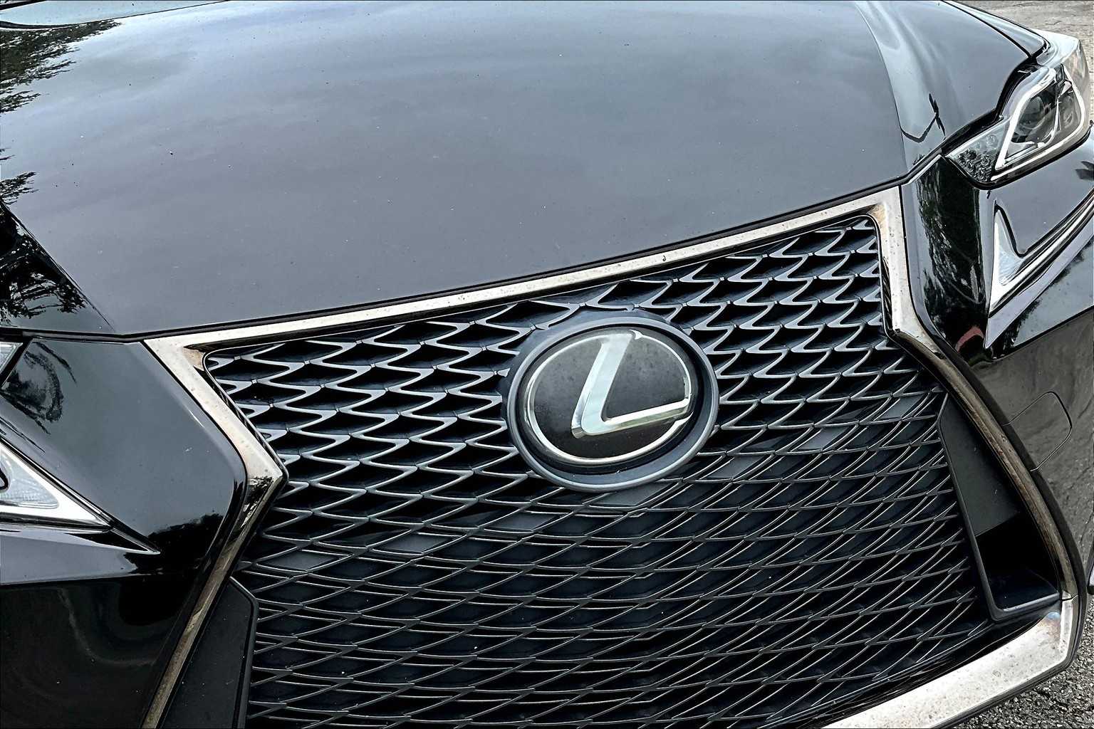 2020 Lexus IS 300 F SPORT photo 28