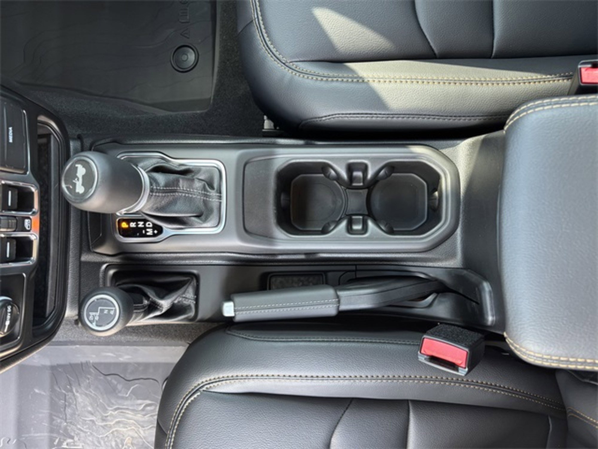 2025 Jeep Wrangler Sahara photo 15