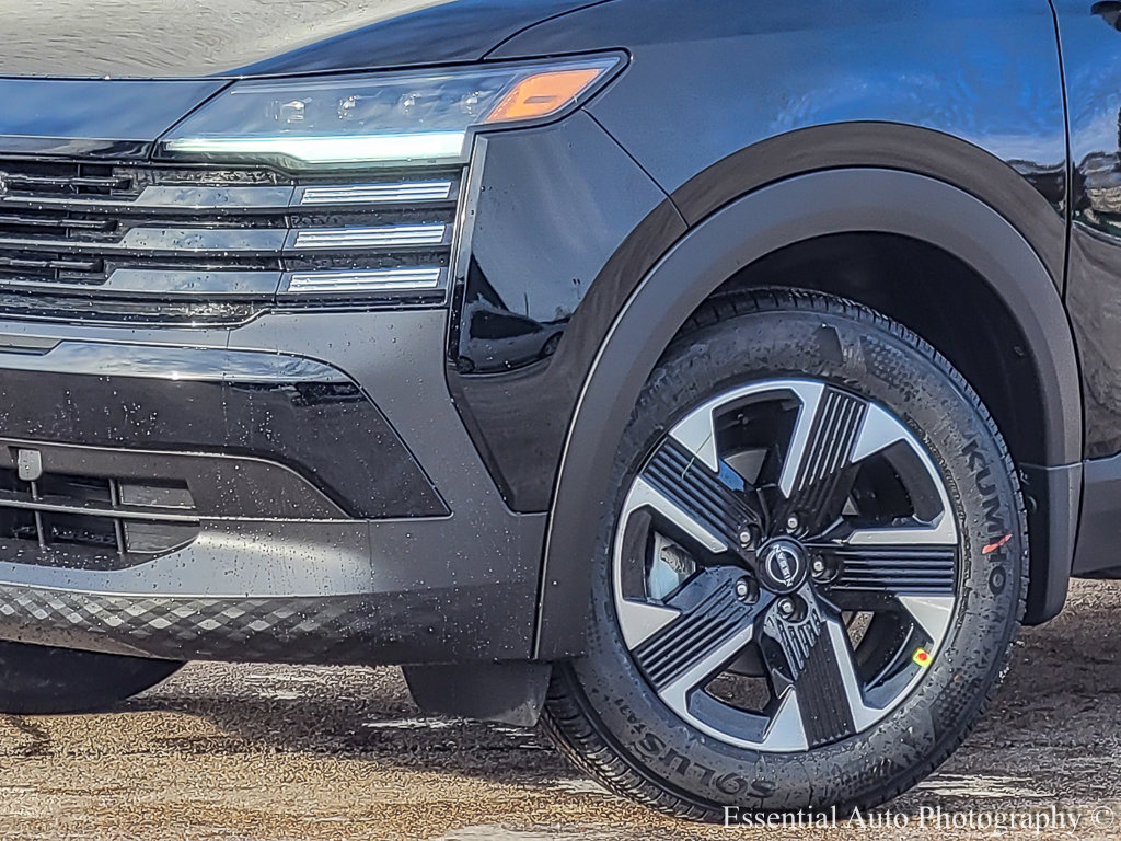 2025 Nissan Kicks SV photo 3