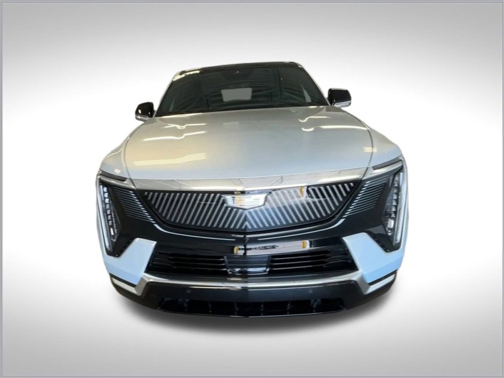 2025 Cadillac Escalade IQ Luxury photo 3