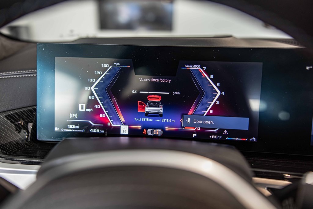 2025 BMW X7 - Image 26