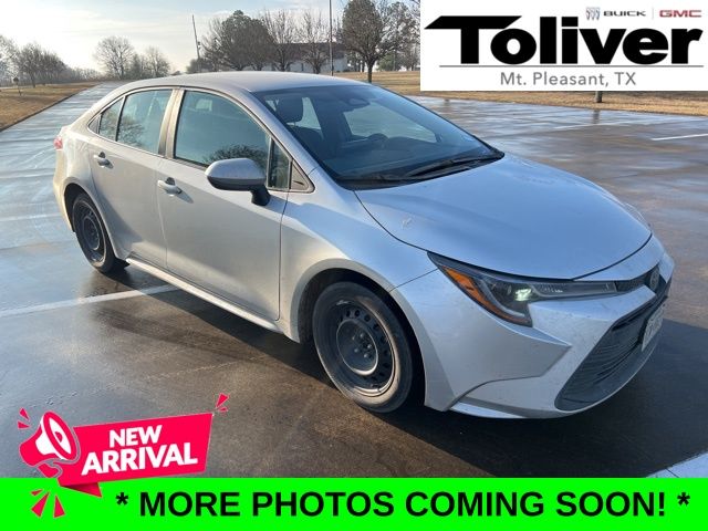 2024 Toyota Corolla LE's photo